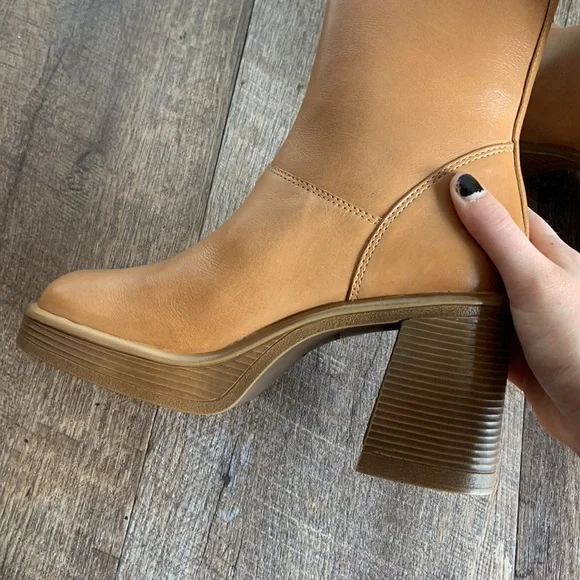 Steve Madden Tan Ankle Boots - Picture 10 of 14